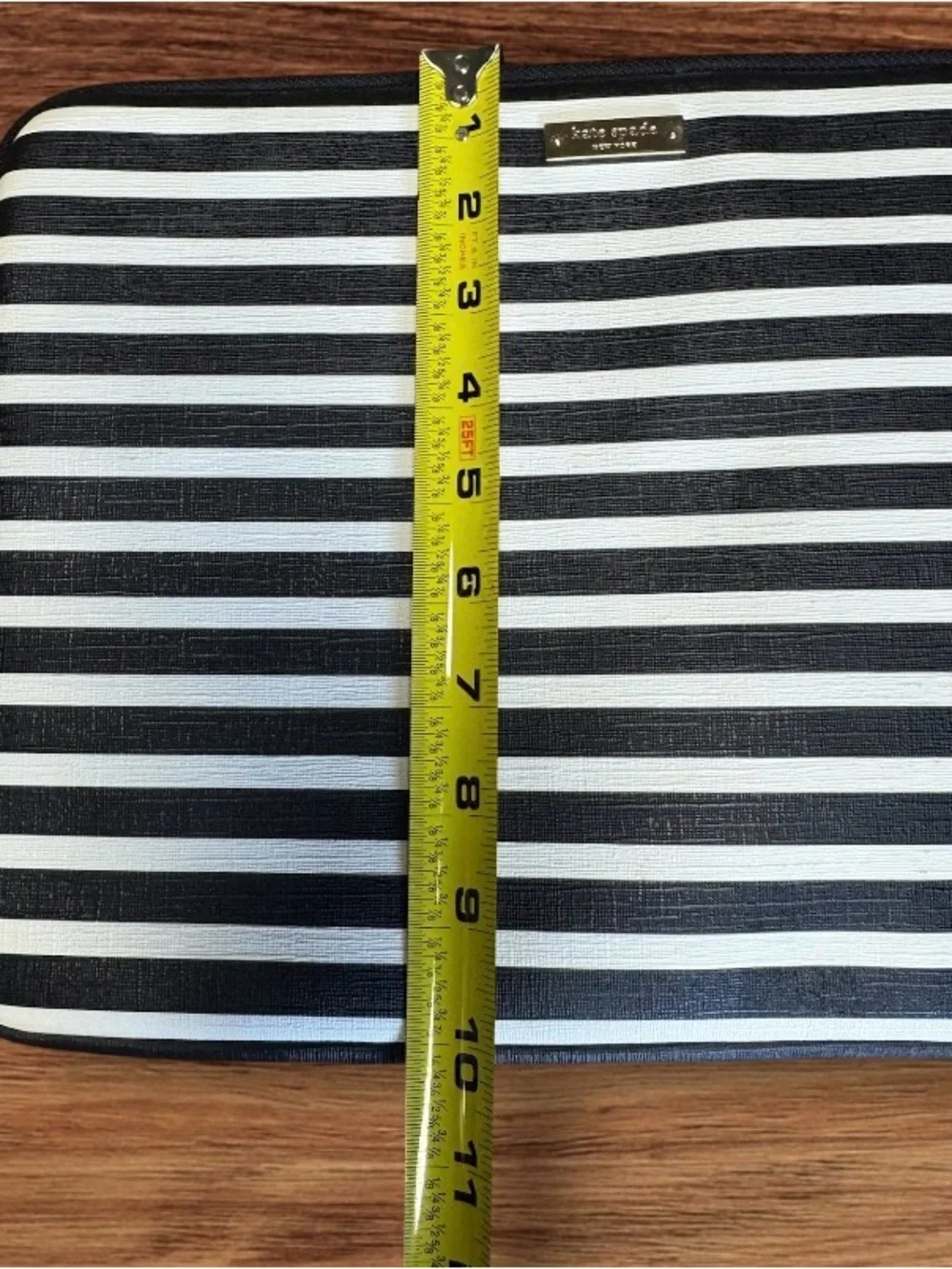 EUC KATE SPADE New York BW Striped Padded Zippered Laptop/Tablet/Notebook Cover